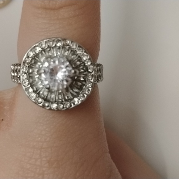 JEWELRY - Picture 5 of 6